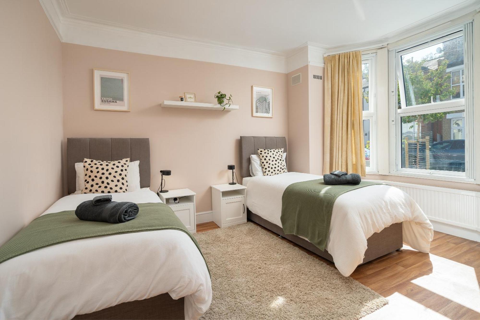 Homely And Stylish Apartment With A Garden In East Finchley Лондон Екстериор снимка